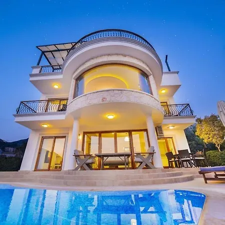 Neria, Kalamar Koyu'nda Luex Villa